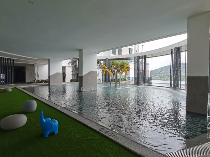 Condominium for Rent at Queens Residences Q1 @ Queens Waterfront - Gladys Kock - Pool - PropertyGuru.com.my