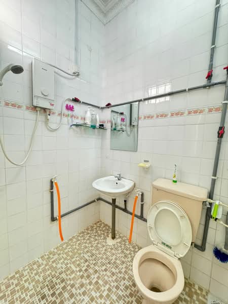 Terraced House for Rent in Taman Desa Cemerlang (Ulu Tiram) - Daphne Lee - Bathroom - PropertyGuru.com.my