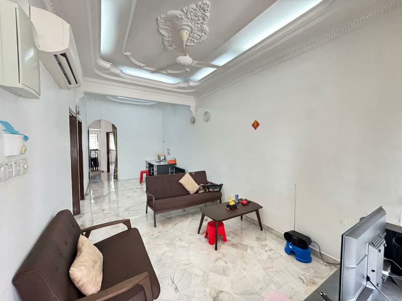 Terraced House for Rent in Taman Desa Cemerlang (Ulu Tiram) - Daphne Lee - Living Room - PropertyGuru.com.my