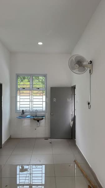 Taman Ungku Tun Aminah untuk Untuk Disewa - RM 2,300 /bulan, Mac 2026 - Kitchen - PropertyGuru.com.my