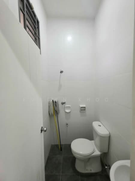 2-storey Terraced House for Sale in Sungai Buloh (Selangor) - Evelyn Khoo - Bathroom - PropertyGuru.com.my