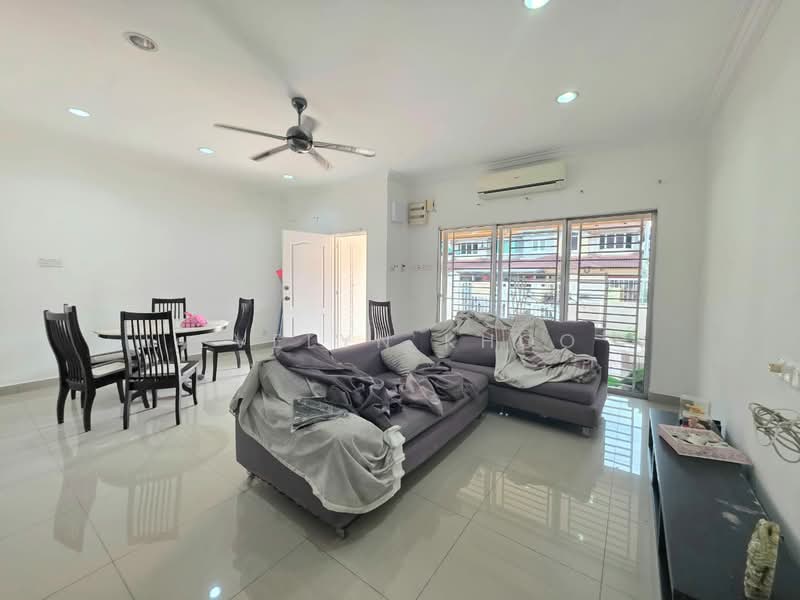 2-storey Terraced House for Sale in Sungai Buloh (Selangor) - Evelyn Khoo - Living Room - PropertyGuru.com.my