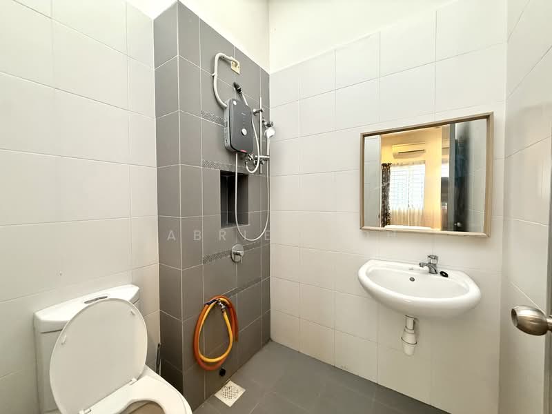 2-storey Terraced House for Rent in Setia Indah (Setia Alam) - GABRIEL GOH - Bathroom - PropertyGuru.com.my