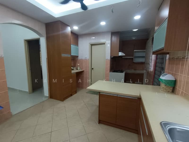 Sungai Buloh Country Resort untuk Untuk Dijual - RM 1,300,000, Mac 2026 - Kitchen - PropertyGuru.com.my