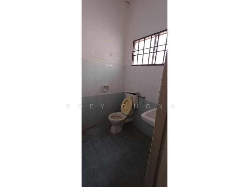 2-storey Terraced House for Sale in Taman Batu Gajah Perdana (Batu Gajah) - Boey Chong - Bathroom - PropertyGuru.com.my