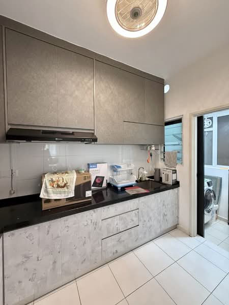 i-Santorini untuk Untuk Disewa - RM 2,500 /bulan, Mac 2026 - Kitchen - PropertyGuru.com.my