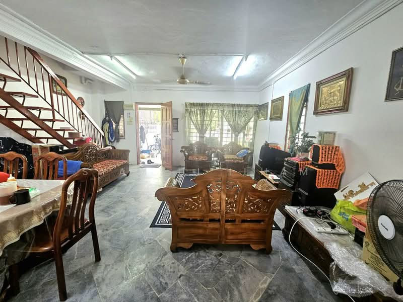 2-storey Terraced House for Sale in Ampang (Selangor) - Syamsul Ilham - Living Room - PropertyGuru.com.my