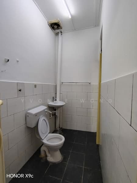 2-storey Terraced House for Sale in Taman Universiti Indah (Seri Kembangan) - Yvonne Wong - Bathroom - PropertyGuru.com.my