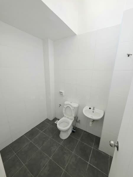 2-storey Terraced House for Sale in Sungai Buloh (Selangor) - May Liong - Bathroom - PropertyGuru.com.my