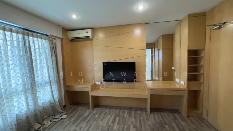 Sri Acappella untuk Untuk Disewa - RM 2,800 /bulan, Mac 2026 - Master Bedroom dresser & TV cabinet - PropertyGuru.com.my