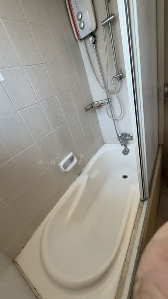 Sri Acappella untuk Untuk Disewa - RM 2,800 /bulan, Mac 2026 - Master Bathroom Bath tub - PropertyGuru.com.my