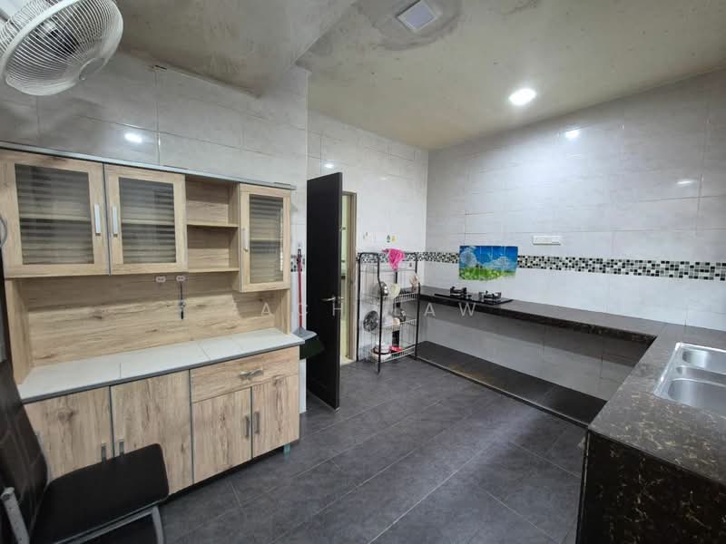 2-storey Terraced House for Sale in Taman Puteri Wangsa (Ulu Tiram) - Zach Law - Kitchen - PropertyGuru.com.my