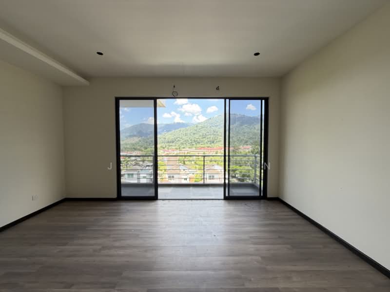 Master Bedroom with balcony 