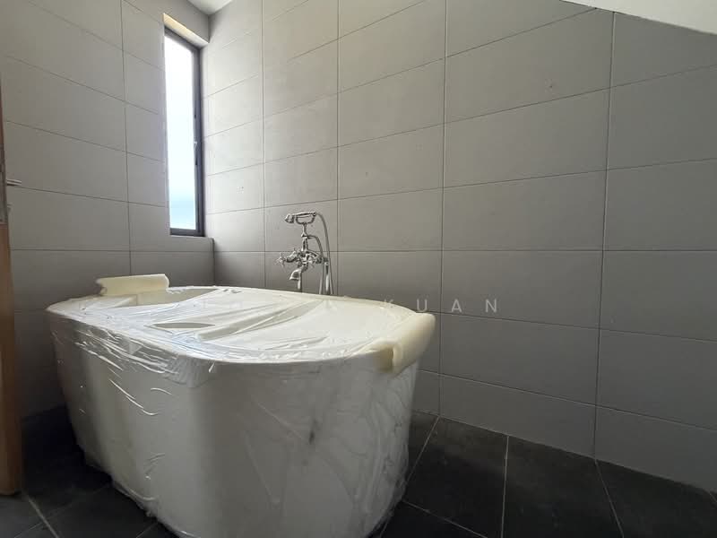 Basement Master Ensuite Bathroom