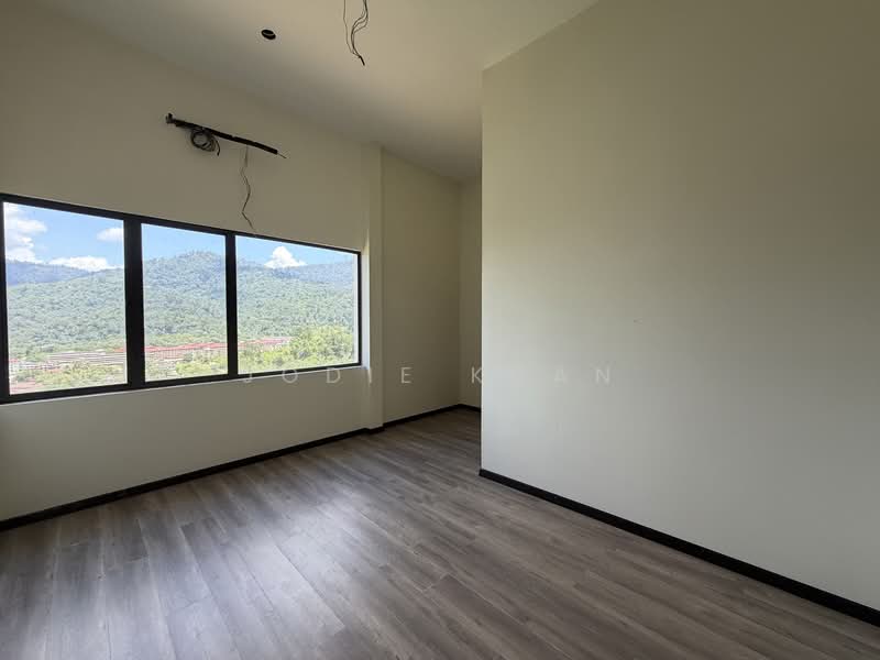 Main Level Master Bedroom with Ensuite B
