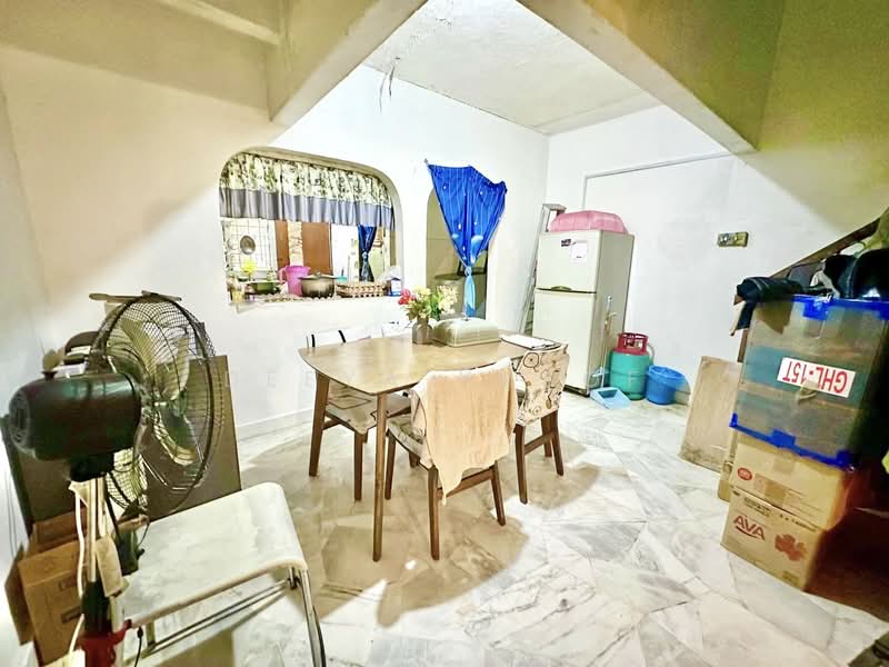 Taman Sri Muda untuk Untuk Dijual - RM 250,000, Mac 2026 - Dining Room - PropertyGuru.com.my