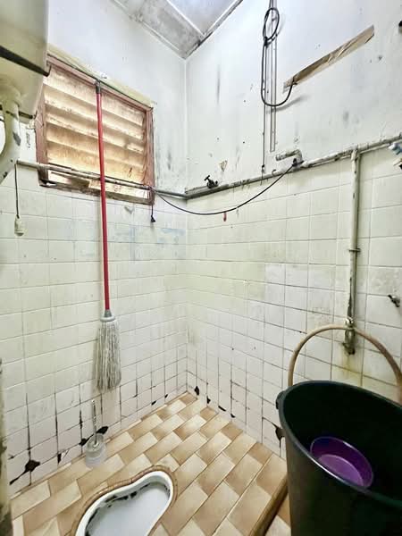 Taman Sri Muda untuk Untuk Dijual - RM 250,000, Mac 2026 - Bathroom - PropertyGuru.com.my
