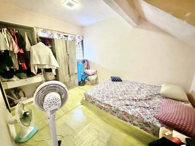 Taman Sri Muda untuk Untuk Dijual - RM 250,000, Mac 2026 - Bedroom - PropertyGuru.com.my