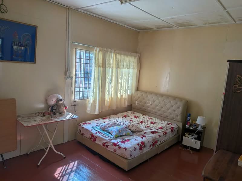 2 Storey Half Wooden & Concrete Bungalow, Air Itam, Penang untuk Untuk Dijual - RM 550,000, Mac 2026 - Bedroom - PropertyGuru.com.my