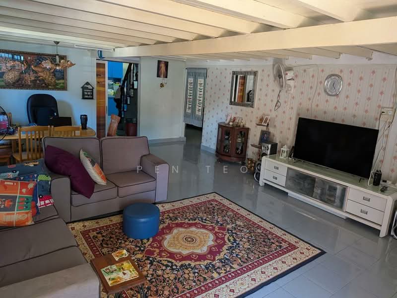2 Storey Half Wooden & Concrete Bungalow, Air Itam, Penang untuk Untuk Dijual - RM 550,000, Mac 2026 - Living Room - PropertyGuru.com.my