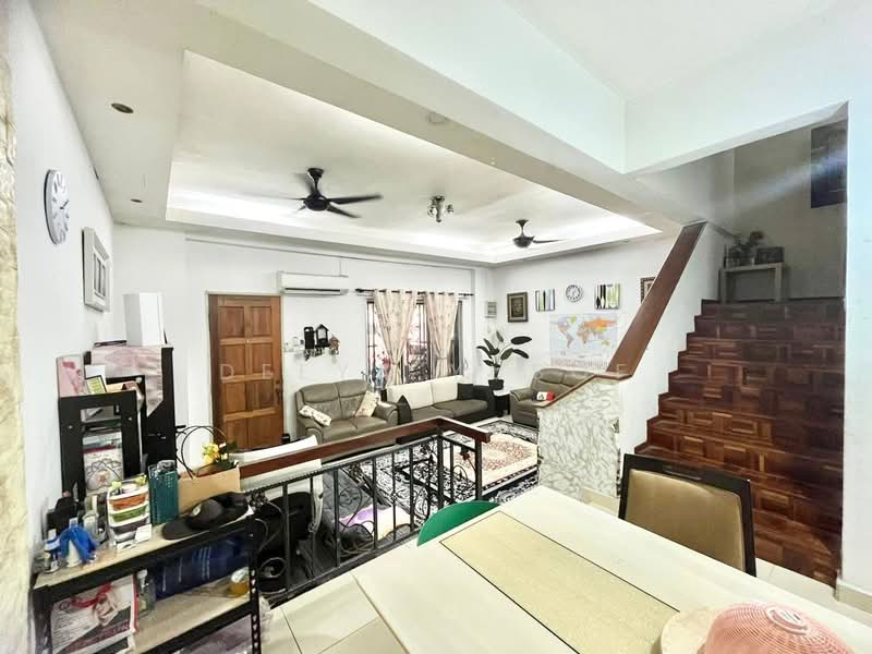 2-storey Terraced House for Sale in Alam Budiman (Shah Alam) - Deeya Yusof - Living Room - PropertyGuru.com.my
