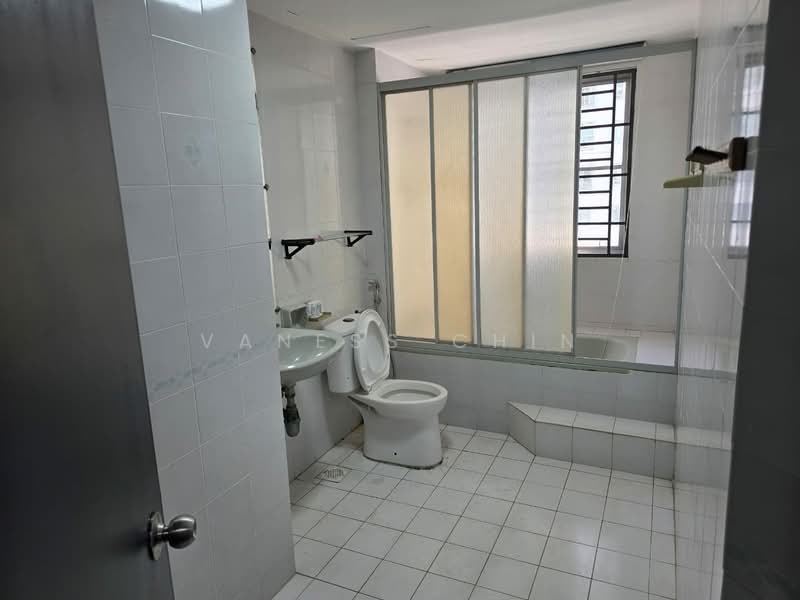 Pantai Panorama Condominiums untuk Untuk Disewa - RM 2,200 /bulan, Mac 2026 - Bathroom - PropertyGuru.com.my