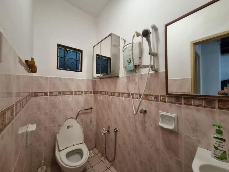 Cluster House for Rent in Bandar Puncak Alam (Puncak Alam) - Nur Hanizah - Bathroom - PropertyGuru.com.my