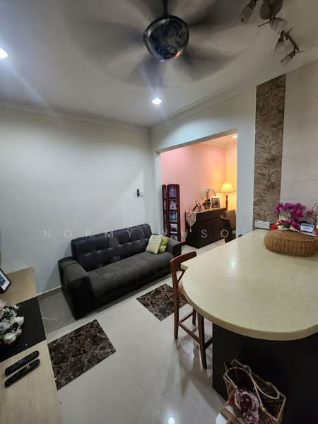 2-storey Terraced House for Sale in Bukit Jelutong (Shah Alam) - Normy Yusoff - Living Room - PropertyGuru.com.my