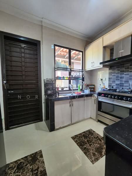 2-storey Terraced House for Sale in Bukit Jelutong (Shah Alam) - Normy Yusoff - Kitchen - PropertyGuru.com.my