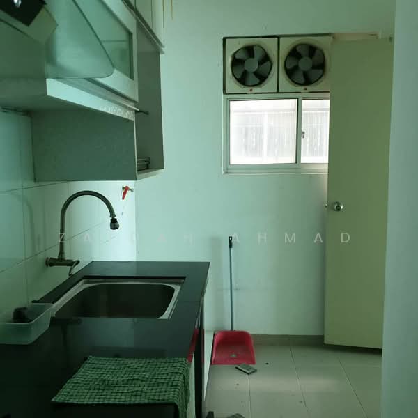 Condominium for Sale at The Zest @ Kinrara 9 - Zaidah Ahmad - Kitchen - PropertyGuru.com.my