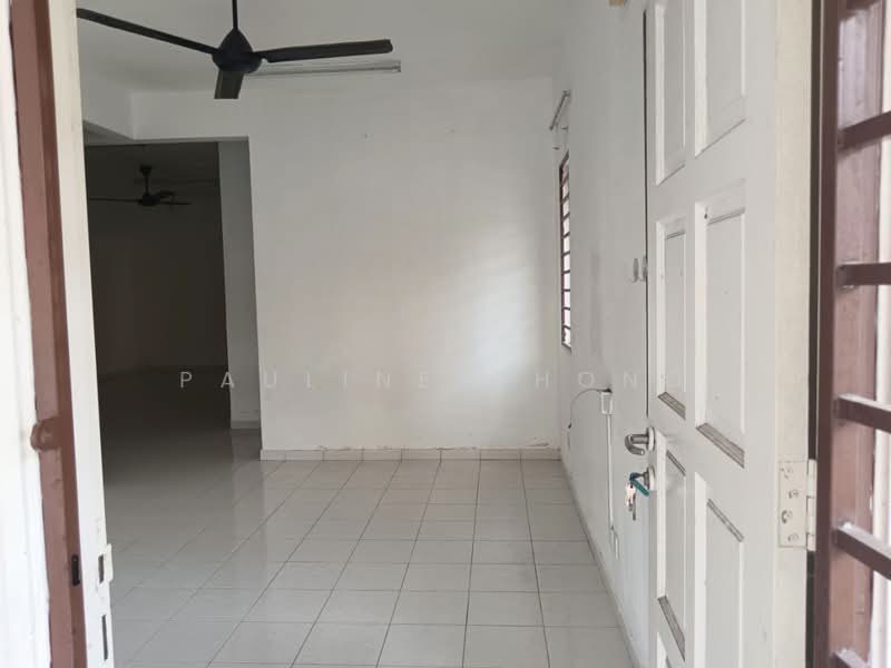 Townhouse for Rent in Batu Caves (Selangor) - Pauline Chong - Living Room - PropertyGuru.com.my
