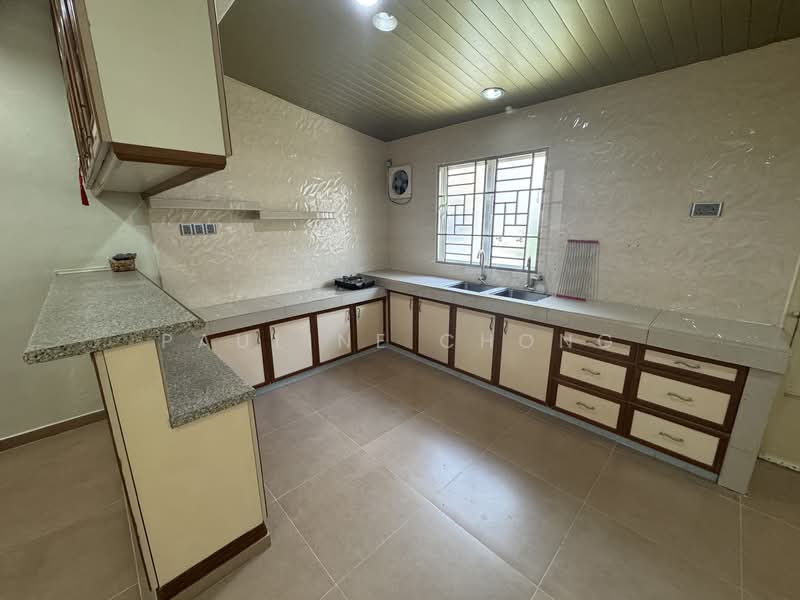 Taman Bidara Selayang untuk Untuk Disewa - RM 1,999 /bulan, Mac 2026 - Kitchen - PropertyGuru.com.my