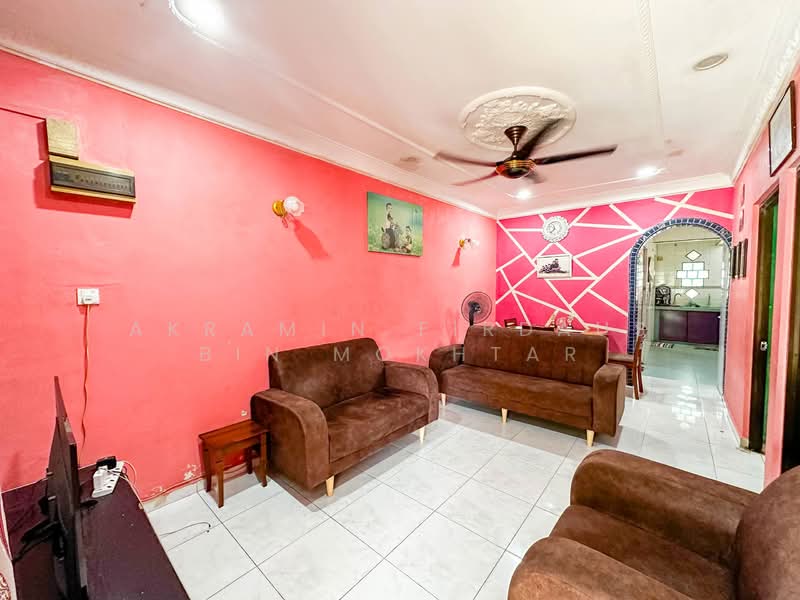 Taman Mawar Taman Kinrara untuk Untuk Dijual - RM 449,000, Mac 2026 - Living Room - PropertyGuru.com.my