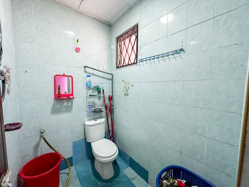 Taman Mawar Taman Kinrara untuk Untuk Dijual - RM 449,000, Mac 2026 - Bathroom - PropertyGuru.com.my