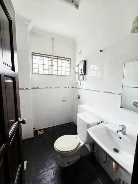 2-storey Terraced House for Sale in Putra Permai (Subang Jaya) - Muhd Khairulnawawi Kamaruddin - Bathroom - PropertyGuru.com.my