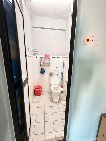 Azuria Condominium untuk Untuk Dijual - RM 295,000, Mac 2026 - Bathroom - PropertyGuru.com.my