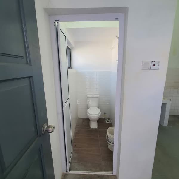 1-storey Terraced House for Sale in Taman Aman (Slim) - Yen . - Bathroom - PropertyGuru.com.my
