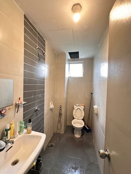 Apartment for Sale at Pangsapuri Damai - Jason Lim - Bathroom - PropertyGuru.com.my