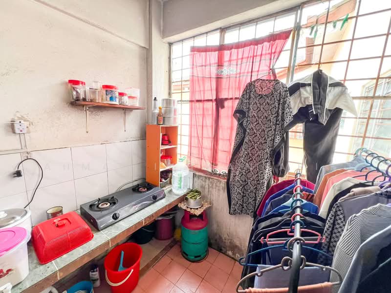 Vista Seri Putra untuk Untuk Dijual - RM 250,000, Mac 2026 - Kitchen - PropertyGuru.com.my