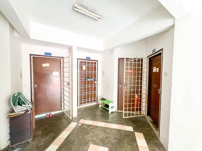 Vista Seri Putra untuk Untuk Dijual - RM 250,000, Mac 2026 - Entrance - PropertyGuru.com.my