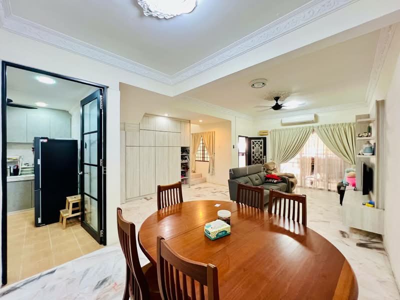 2-storey Terraced House for Sale in Taman Universiti (Bangi) - Eryna Sairy - Living Room - PropertyGuru.com.my