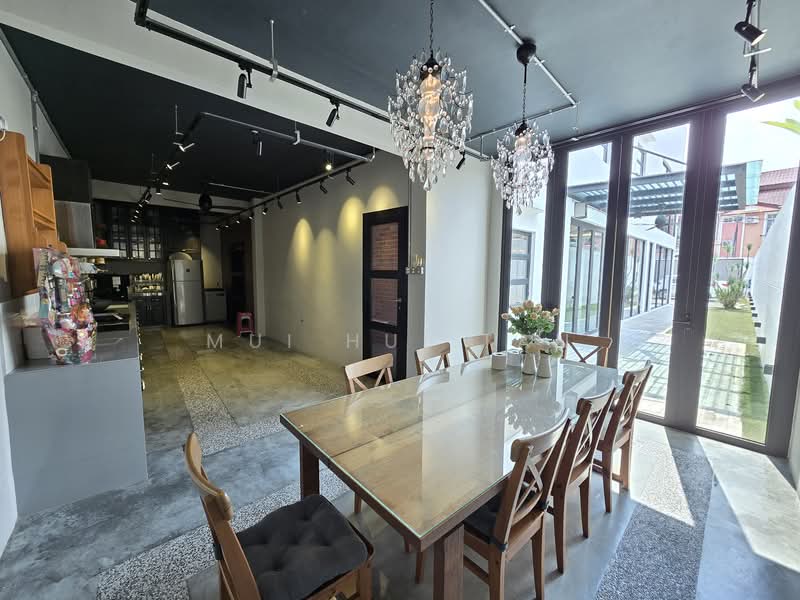 Commercial Bungalow for Rent in Kampung Mahmoodiah (Johor Bahru) - Mui Hui Tan - Dining Room - PropertyGuru.com.my