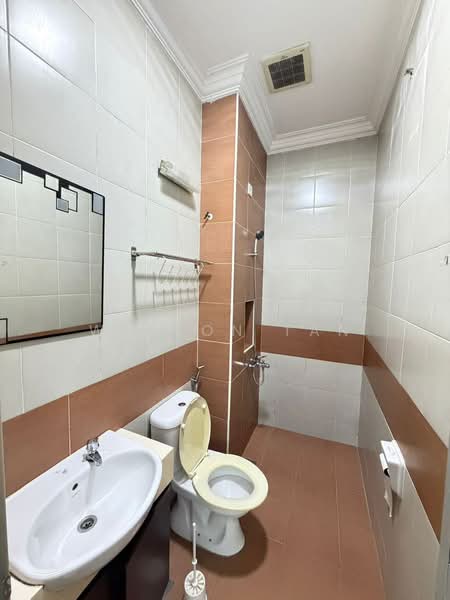 Cluster House for Sale in Taman Gaya (Ulu Tiram) - Winson Tan - Bathroom - PropertyGuru.com.my
