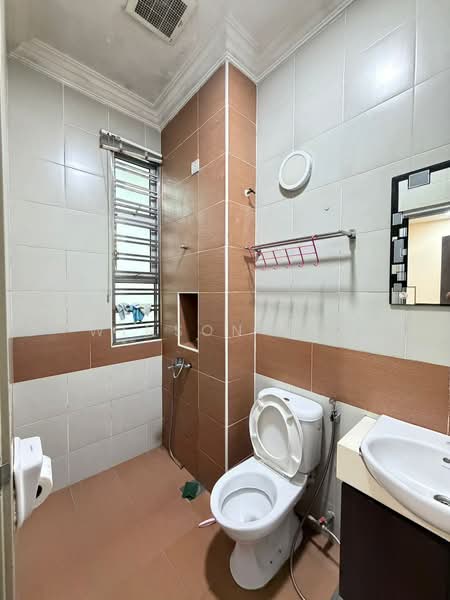 Cluster House for Sale in Taman Gaya (Ulu Tiram) - Winson Tan - Bathroom - PropertyGuru.com.my