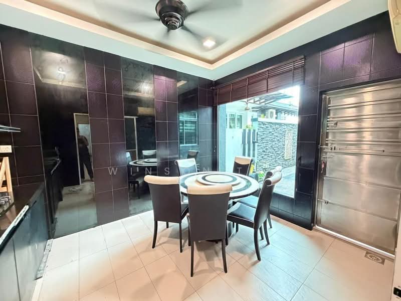 Cluster House for Sale in Taman Gaya (Ulu Tiram) - Winson Tan - Dining Room - PropertyGuru.com.my