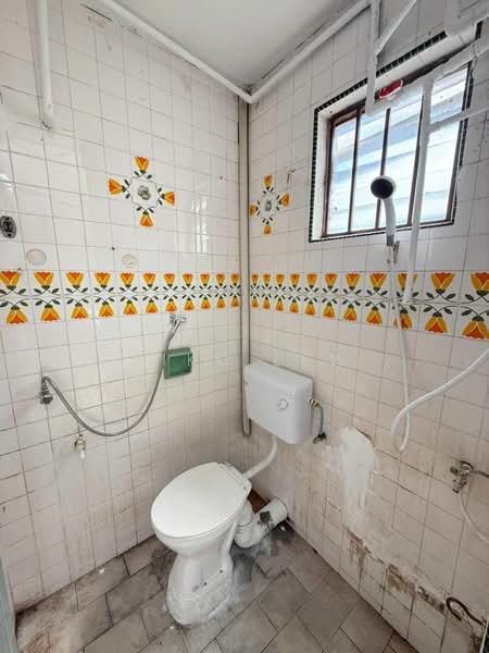 Flat Taman Ungku Tun Aminah untuk Untuk Disewa - RM 1,300 /bulan, Mac 2026 - Bathroom - PropertyGuru.com.my