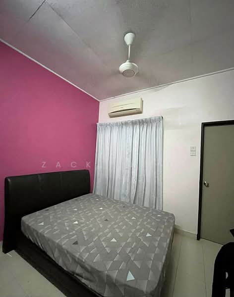 2-storey Terraced House for Sale in Bandar Bukit Raja (Klang) - Zackinn Hoi - Bedroom - PropertyGuru.com.my
