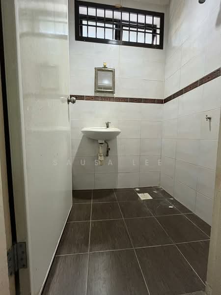 Shop for Rent in Taman Molek (Johor Bahru) - Sausa Lee - Bathroom - PropertyGuru.com.my