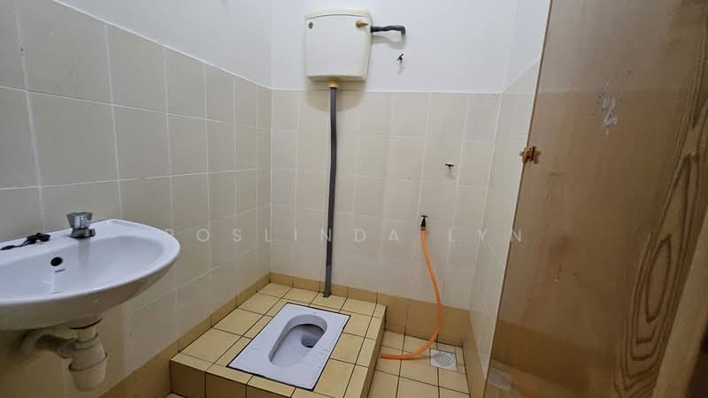 Terraced House for Sale in Port Dickson (Negeri Sembilan) - Roslinda Lyn - Bathroom - PropertyGuru.com.my