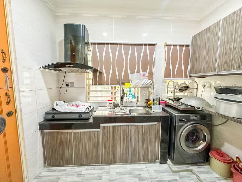 Semi-Detached House for Sale in Bandar Tasik Kesuma (Beranang) - Ahmad Ikhwan Arif - Kitchen - PropertyGuru.com.my